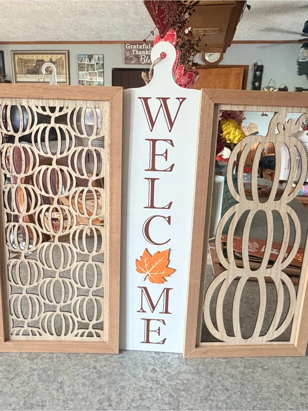 Hobby Lobby White Vertical Welcome Sign with Orange Leaf        Lot-6